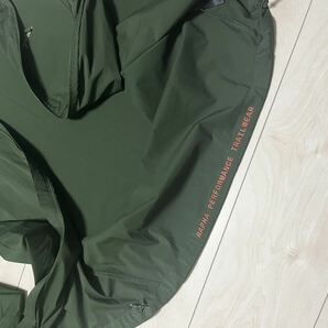 試着のみ超美品 Rapha メンズ ライトウェイト トレイル ジャケット Mサイズ Deep Olive Green/Olive Greenの画像8