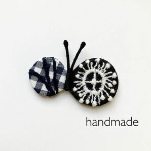 ハンドメイド ちょうちょブローチ ミナペルホネンはぎれ使用 刺繍生地 プレゼント アクセサリー おしゃれ anemone モノトーンの画像1