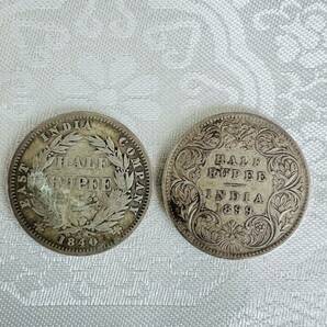 【家族私物】1840年、1899年 イギリス領インド Half Rupee 銀貨 東インド会社 2枚おまとめの画像1