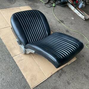 トヨタトヨペットコロナ1500RT40のフロントシート助手席前期用です。