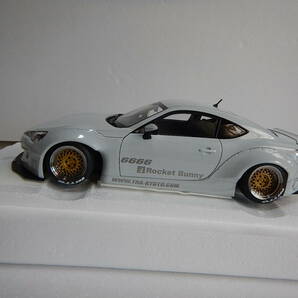 1/18 AUTO art Rocket Bunny TOYOTA 86 Metalic White/Gold Wheels 78756の画像3