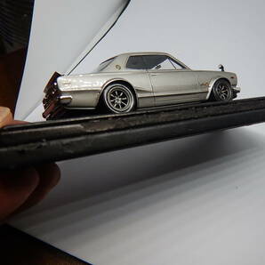 1/43 ignition model  Nissan Skyline 2000 GT-R (KPGC10) silver 0004 ワタナベホイール 台座側面に難あり！の画像9