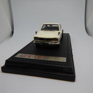 1/43 ignition model  Nissan Skyline 2000 GT-R (KPGC10) White 0230 ワタナベ ジャンク フロントウィンドウと台座側面に難あり！の画像7