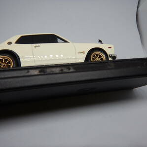 1/43 ignition model  Nissan Skyline 2000 GT-R (KPGC10) White 0230 ワタナベ ジャンク フロントウィンドウと台座側面に難あり！の画像9