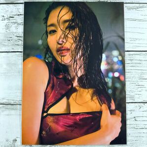 [高品質ラミネート処理][ 橋本マナミ ] FRIDAY 2017年8/11 雑誌 切り抜き 9P B5フィルム 水着 グラビア アイドル 芸能人 女優の画像8