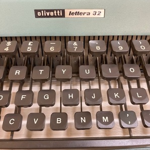 olivetti lettre32 タイプライター/オリベッティ レッテラ 32/レトロ/ヴィンテージ/アンティーク/レア品 ケース付きの画像3