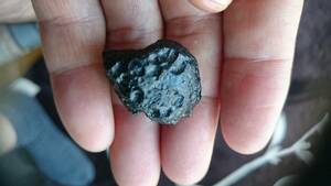 12ｇ　隕石　インドシナイト　　ブラック　テクタイト　タイ 独自保証 。