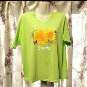柔らかな黄緑にひまわりの花！明るくて元気の出るTシャツ　L~XL プリントTシャツ