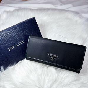 美品付属品完備PRADA 長財布 フラップ サフィアーノ 三角ロゴの画像1