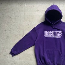 GILDAN ギルダン カレッジロゴ HERSHEY'S プルオーバー パーカー パープル M_画像1