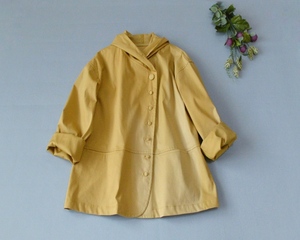 春に最適フード付きクルミ釦ゆったり着られるシンプルなショットジャケット♪