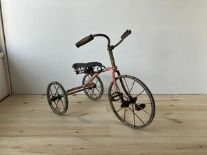 ピンクの子供用三輪車　古道具/アンティーク/雑貨/インテリア/オブジェ/昭和レトロ