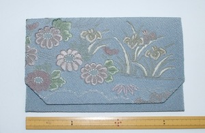 [佳]268)即決 茶道具正絹懐紙入れ ブルーに汕頭刺繍の菊と菖蒲の花 札入れ 通帳ケース ハンドメイド 着物リメイク