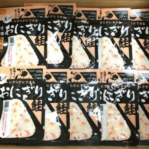 ◎訳あり◎ 尾西食品 にぎらずにできる 鮭おにぎり50食 (42g×50袋) 出来上がり時109g 賞味期限:2024年7月 携帯おにぎり鮭/アルファ米の画像1