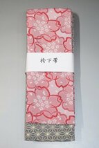 令和型2024年最新柄 女性袴下帯【1】華やかな桜色の桜吹雪に、銀ネズの麻の葉紋様_画像1