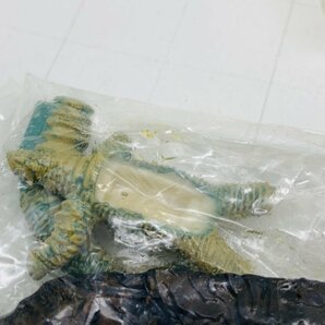 難あり新古品 ウルトラ怪獣名鑑 ウルトラマン編1 侵略者を撃て バラージの青い石 怪獣無法地帯 オイルSOS 4種セットの画像6