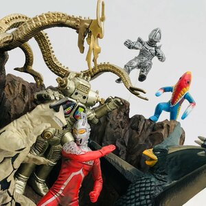 中古品 一番くじ ウルトラセブン ジオラマフィギュア賞 ウルトラセブン メトロン星人 エレキング キングジョー 他