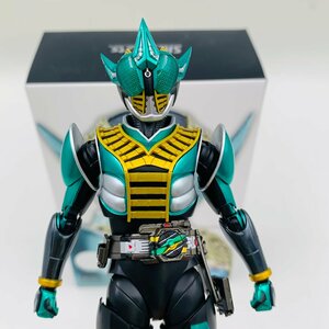 中古品 S.H.Figuarts フィギュアーツ 真骨彫製法 仮面ライダー電王 仮面ライダーゼロノス アルタイルフォーム