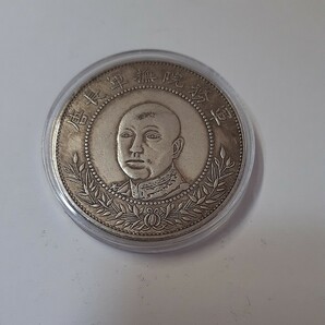 中国古銭 軍務院軍長 共和成立記念銀貨 庫平七銭ニ分 硬貨 骨董品 直径:約39mm 重量:約27.5gの画像1