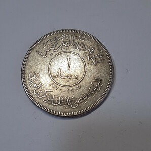 イラク 銀貨 硬貨 中央銀行創立25周年 1972年 バグダッド イラク中央銀行銀聖年 銘 ヤシの木 ディナール 記念幣 直径:約40mm 重量:約24.5gの画像4