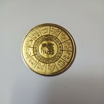 外国古銭 中国 猿の年 丙申 十二支記念硬貨 厚さ少しうすめ 大型硬貨 直径:約40mm 重量:約14.5g_画像4