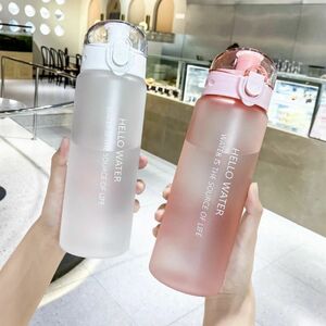 ウォーターボトル マイボトル 780ml 軽量 スポーツ おしゃれ ジム 水筒 ヨガ タンブラー ダイエット 保温 保冷