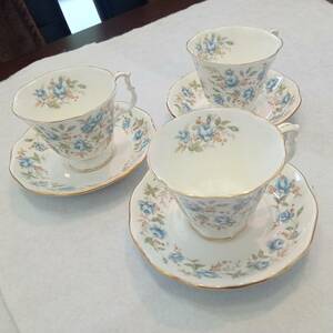 #2047【ROYAL ALBERT/カップ＆ソーサー/BLUE GOWN/保管品/現状品】ロイヤルアルバート 3点セット ボーンチャイナ 花柄 中古品 現状渡し