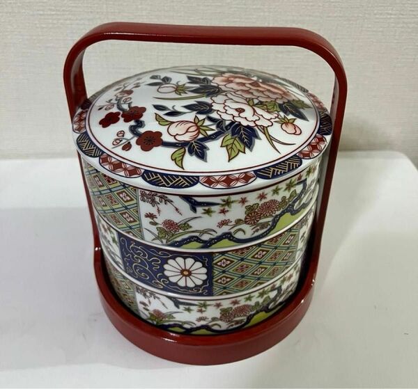 【未使用品】柴田陶器菊花紋 金彩三段重鉢 漆塗手付き盆 木製