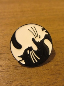 ピンバッチ　陰陽ねこ　白黒　太極図　シロネコ　クロネコ　猫グッズ　猫マニア　愛猫家　ネコ好き　ピンバッジ