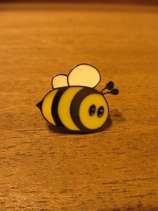 ピンバッチ　ハチさん　ブンブン　ミツバチ　蜂　BEE　ピンバッジ　昆虫　蜜蜂　かわいい　