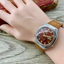 【レトロなデザイン】★送料無料★ セイコー5 SEIKO5 メンズ腕時計 ブラウン 自動巻き ヴィンテージ アンティーク_画像10