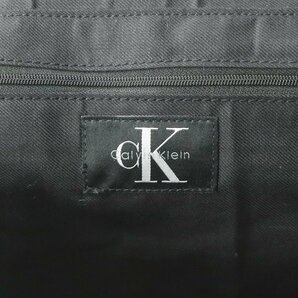 【極上のシボ感！】美品 CK Calvin Klein カルバンクライン 仔牛革 カーフレザー クロスボディ メッセンジャー ショルダーバッグ ブラックの画像7