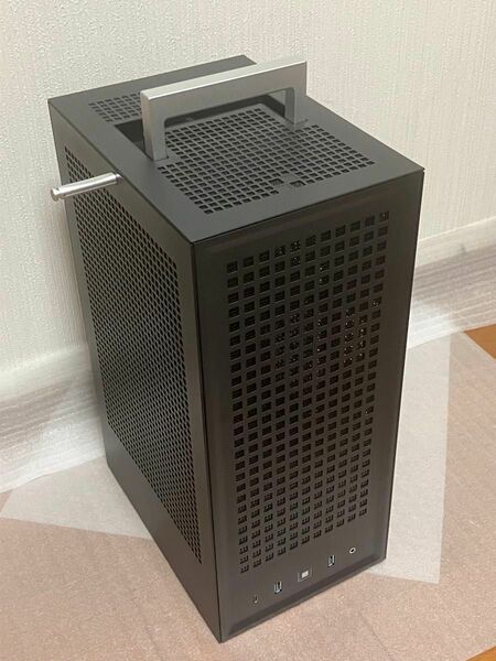 HYTE Revolt 3 Black mini itx ケース