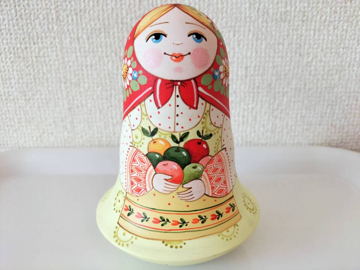 [IBN008] بهلوان البضائع الروسية الشمالية من تصميم Ivantsova Girl and apple, العناصر اليدوية, الداخلية, بضائع متنوعة, زخرفة, هدف