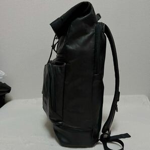 大容量【極美品 希少】トゥミTUMI リュック メンズ ビジネス ロールトップ アルファ ブラボー バックパック レザー 黒 ランス ベルト A4の画像4