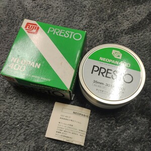 A04137 Fuji Film Neo bread 400 Puresuto PRESTO white black film 30.5m(100ft) length volume expiration of a term 