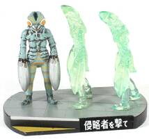 ウルトラ怪獣名鑑　侵略者を撃て　バルタン星人　展示美品　同封発送可能_画像1