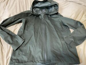 ** Uniqlo. block Tec parka.L. dark green **