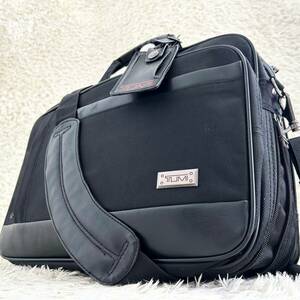 美品 ●トゥミ TUMI メンズ ビジネスバッグ ブリーフケース トートバッグ ●2室 2way A4 PC 斜め掛け マチ拡張可 大容量 ブラック 黒系