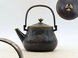 K6137 iron strike . silver ... dragon . iron kettle silver . capacity approximately 500cc small teapot hot water . iron . tea note water note iron vessel tea utensils . tea utensils metalwork OM04