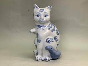 伊万里　招き猫　招福　縁起　左向き　置物　ブルー　唐草　花紋　無傷　20cm