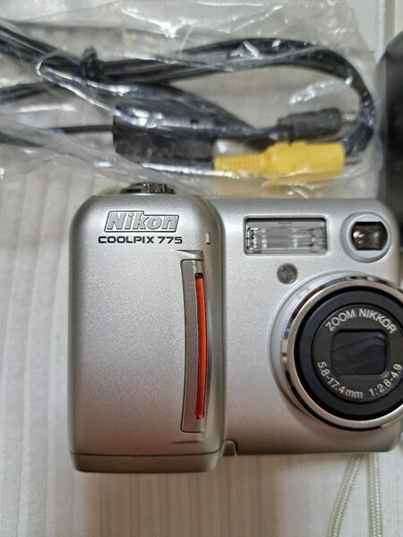 【ニコン】デジタルカメラ Nikon COOLPIX 775 レトロ