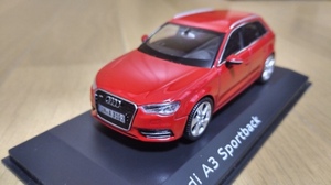 即決　AUDI 特注　純正　カラーサンプル　アウディ　A3　スポーツバック　SPORTBACK　ミサノレッド　1/43　絶版　レア