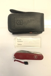 【送料無料】東京)◇VICTORINOX ビクトリノックス スイスチャンプ レッド ケース付 No.4.0567