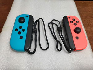 ●ニンテンドースイッチ Nintendo Switch ジョイコン ネオンブルー L + ネオンレッド R ストラップ セット 美品 任天堂 純正●