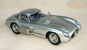 訳あり！ CMC製 1/18 Mercedes-benz 300 SLR,1955 Uhlenhaut-Coupe (Item No. M-088)