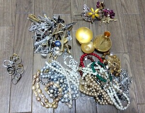 1円~約1.5kg イミテーション アクセサリー　金メッキ置物　ジャンクまとめ