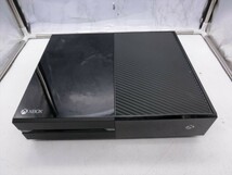 T【3ほ-89】【100サイズ】Mircosoft　Xbox One　Model1540/コントローラー付き/通電可/ジャンク扱い/※傷、汚れ、外箱にイタミあり_画像3