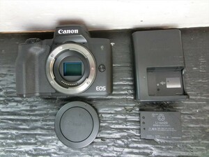 T【A4-55】【60サイズ】▲Canon キャノン/EOS Kiss M ミラーレス一眼カメラ ボディ/通電可/※動作未確認