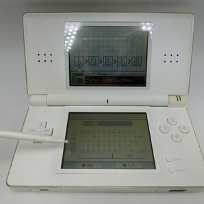 T【ユ4-83】【60サイズ】▲ニンテンドー DS lite 本体 ホワイト/ゲーム機/起動可/ジャンク扱い/※傷・汚れ・ヤケ・外箱傷み有の画像2